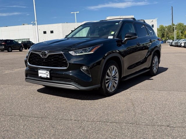 Used 2022 Toyota Highlander Platinum FWD image 1