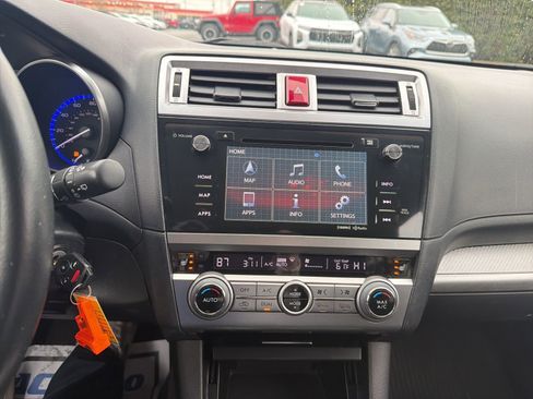 Used 2017 Subaru Outback 2.5i Premium image 11