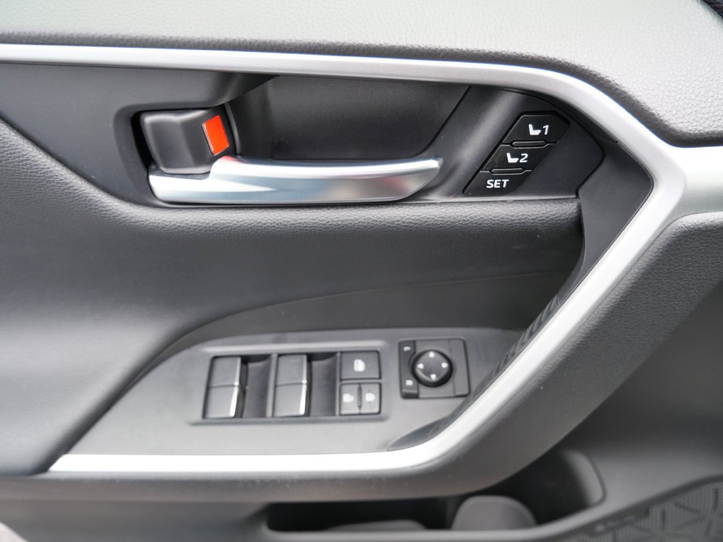 Certified 2020 Toyota RAV4 Limited AWD/4WD image 17