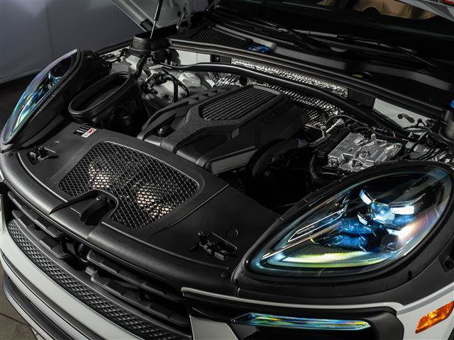 Used 2026 Porsche Macan AWD/4WD image 16
