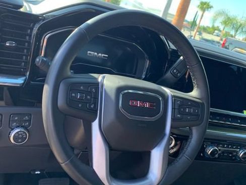 Used 2025 GMC Sierra 1500 SLT AWD/4WD image 22