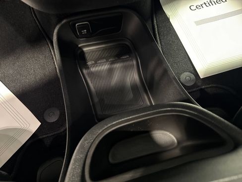 Used 2025 Chrysler Pacifica Select FWD image 19