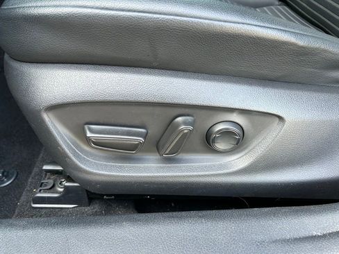 Used 2020 Toyota Camry SE image 16