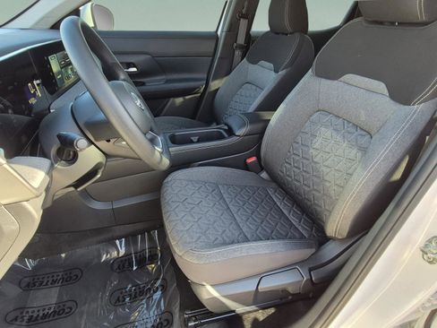 Certified 2025 Nissan Kicks SV AWD/4WD image 18