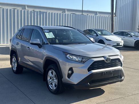 Used 2021 Toyota RAV4 XLE AWD/4WD image 1