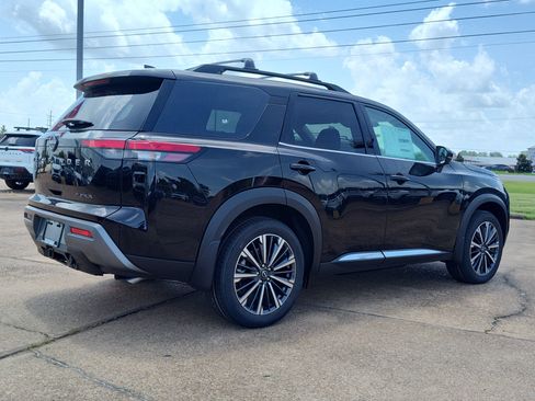New 2026 Nissan Pathfinder Platinum FWD image 5