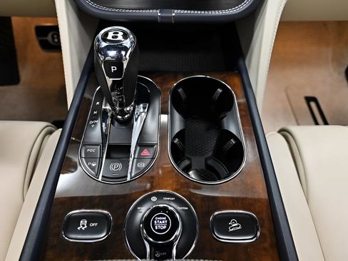 Used 2018 Bentley Bentayga image 20