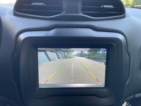 Used 2018 Jeep Renegade Latitude w/ Advanced Technology Group FWD image 22