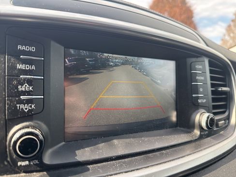 Used 2019 Kia Sorento LX image 12