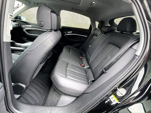 Used 2021 Audi e-tron Premium Plus w/ Premium Plus Package image 25