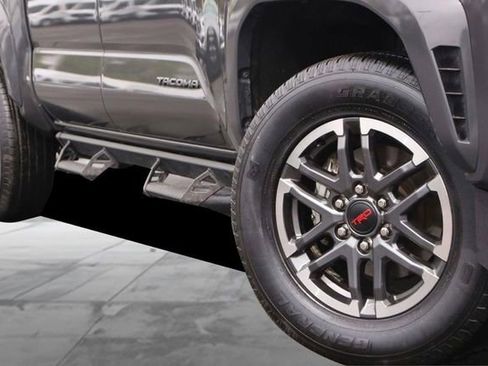 Used 2024 Toyota Tacoma TRD Sport image 3