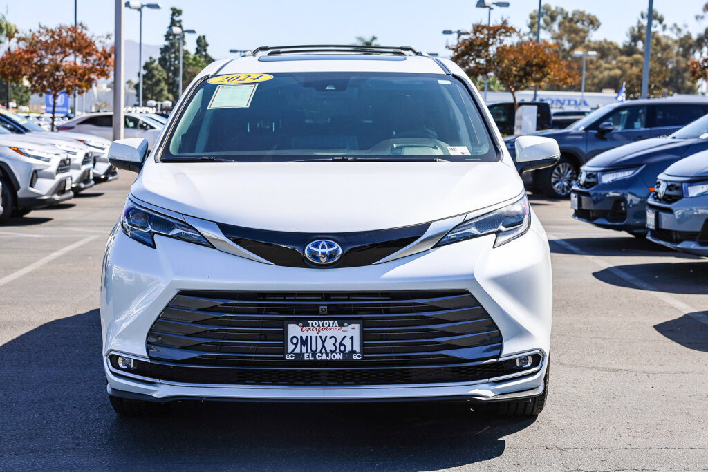 Certified 2024 Toyota Sienna Platinum FWD image 20