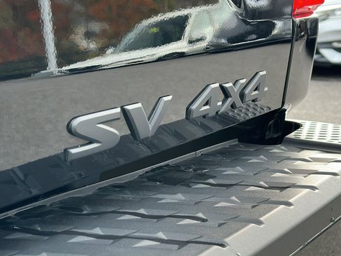 Certified 2024 Nissan Titan SV w/ SV Bronze Edition Package image 9