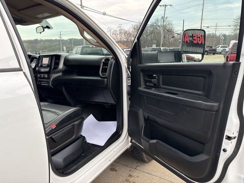 Used 2020 RAM 3500 Tradesman w/ Chrome Appearance Group image 32