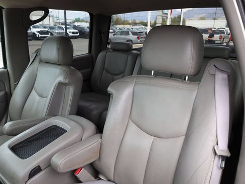 Used 2006 GMC Sierra 2500 SLT w/ Heavy-Duty Power Package AWD/4WD image 16