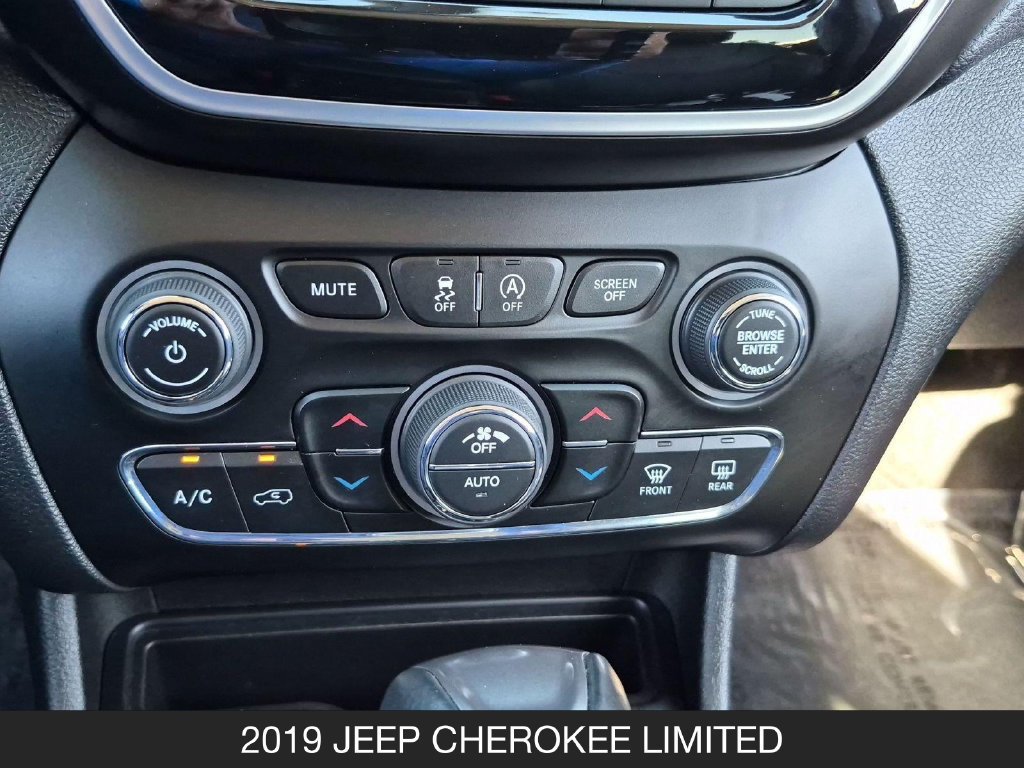 Used 2019 Jeep Cherokee Limited w/ Technology Group FWD image 20