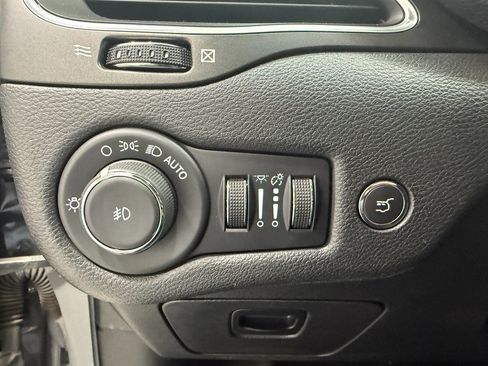 Used 2022 Jeep Cherokee Trailhawk w/ Sound & Nav Group image 25