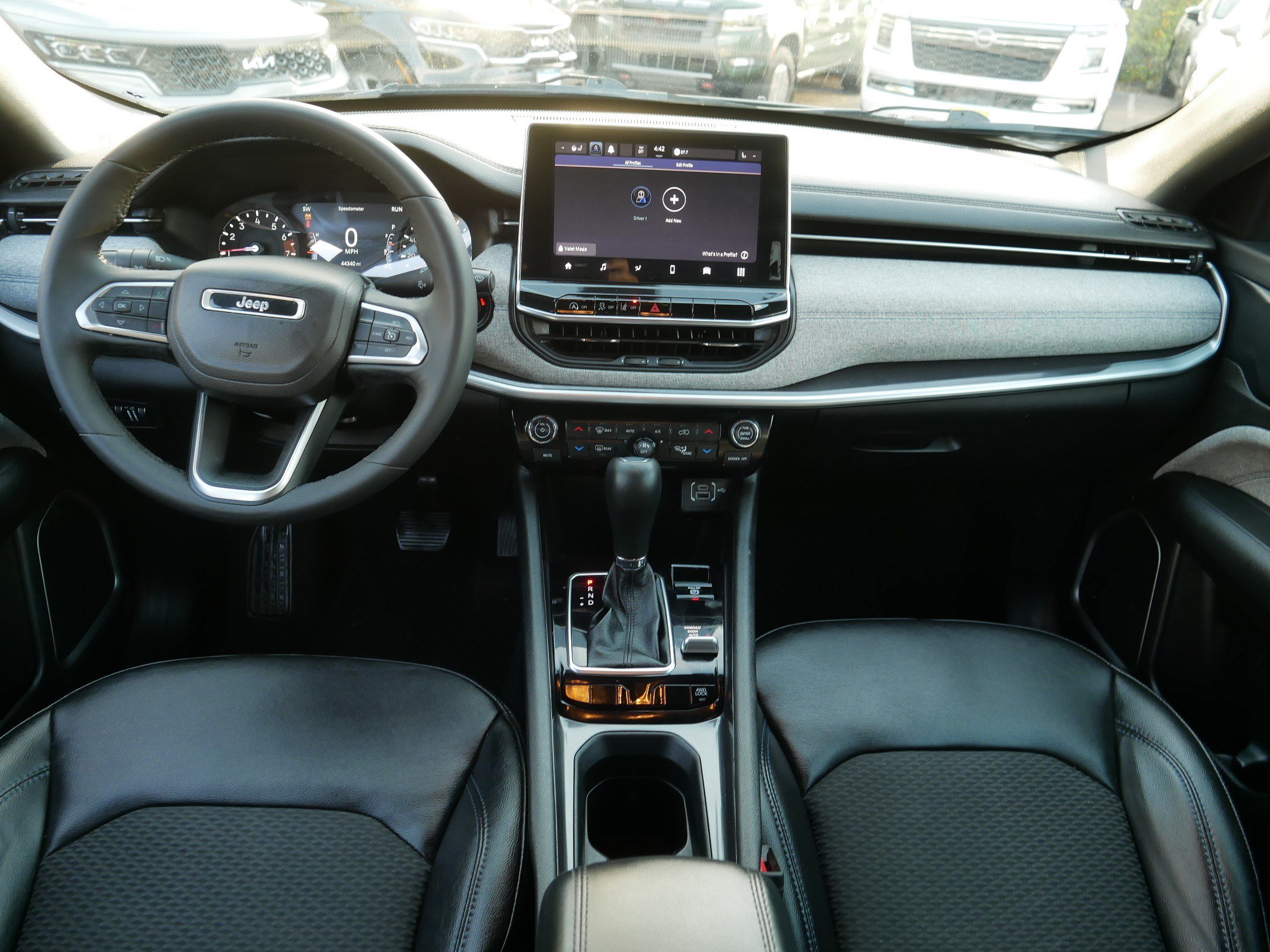 Used 2023 Jeep Compass Latitude w/ Convenience Group AWD/4WD image 8