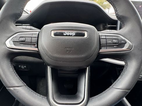 Used 2023 Jeep Compass Latitude image 16