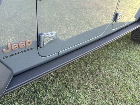 New 2025 Jeep Gladiator Mojave w/ Convenience Group image 16