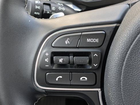 Used 2022 Kia Niro EX Premium image 25