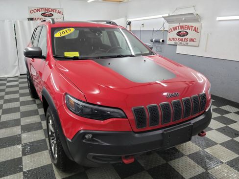 Used 2019 Jeep Cherokee Trailhawk AWD/4WD image 9