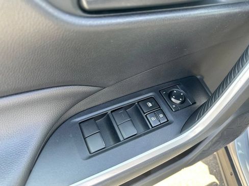 Used 2021 Toyota RAV4 LE AWD/4WD image 12