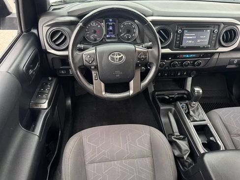 Used 2017 Toyota Tacoma SR5 AWD/4WD image 16