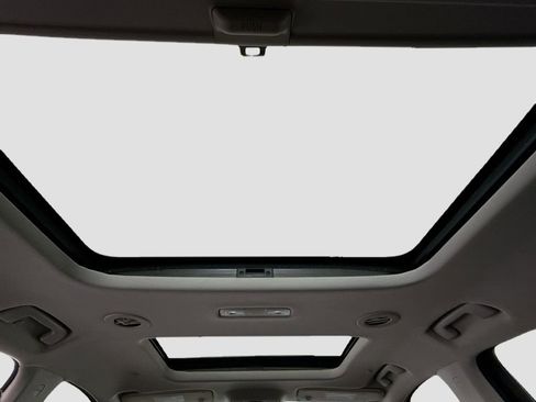 Used 2020 Chevrolet Traverse LT w/ LT Premium Package image 22