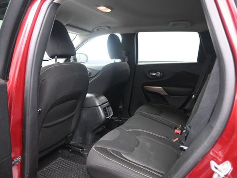 Used 2017 Jeep Cherokee Latitude w/ Cold Weather Group AWD/4WD image 24