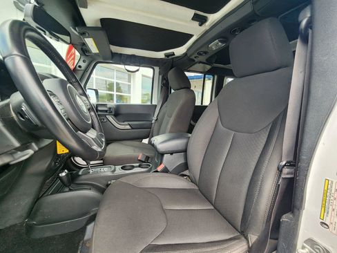Used 2017 Jeep Wrangler Unlimited Sport AWD/4WD image 25