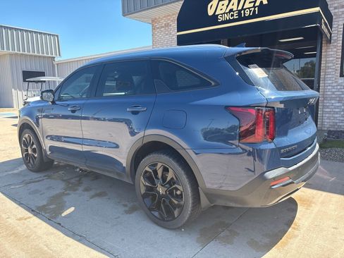 Used 2024 Kia Sorento EX AWD/4WD image 11