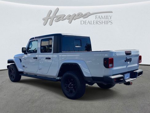 Used 2021 Jeep Gladiator Sport image 38