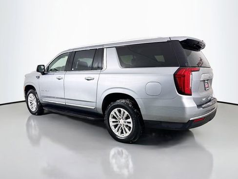 Used 2023 GMC Yukon XL SLT w/ SLT Luxury Package image 6