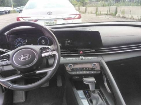 Used 2024 Hyundai Elantra Limited FWD image 3
