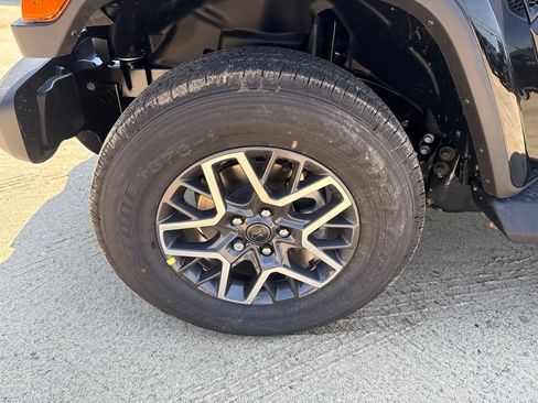 New 2026 Jeep Wrangler Unlimited Sahara AWD/4WD image 9
