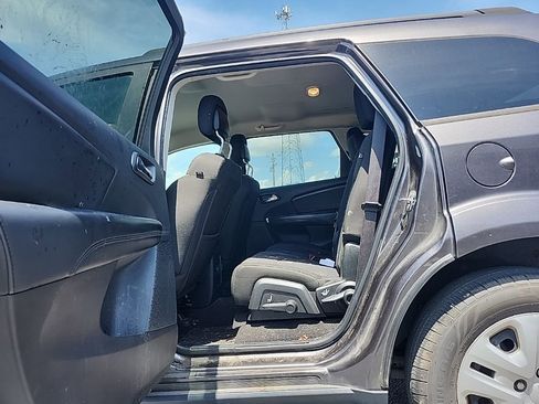 Used 2019 Dodge Journey SE image 15