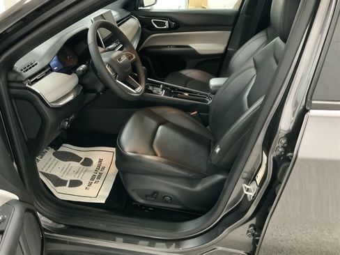 Used 2024 Jeep Compass Limited image 15