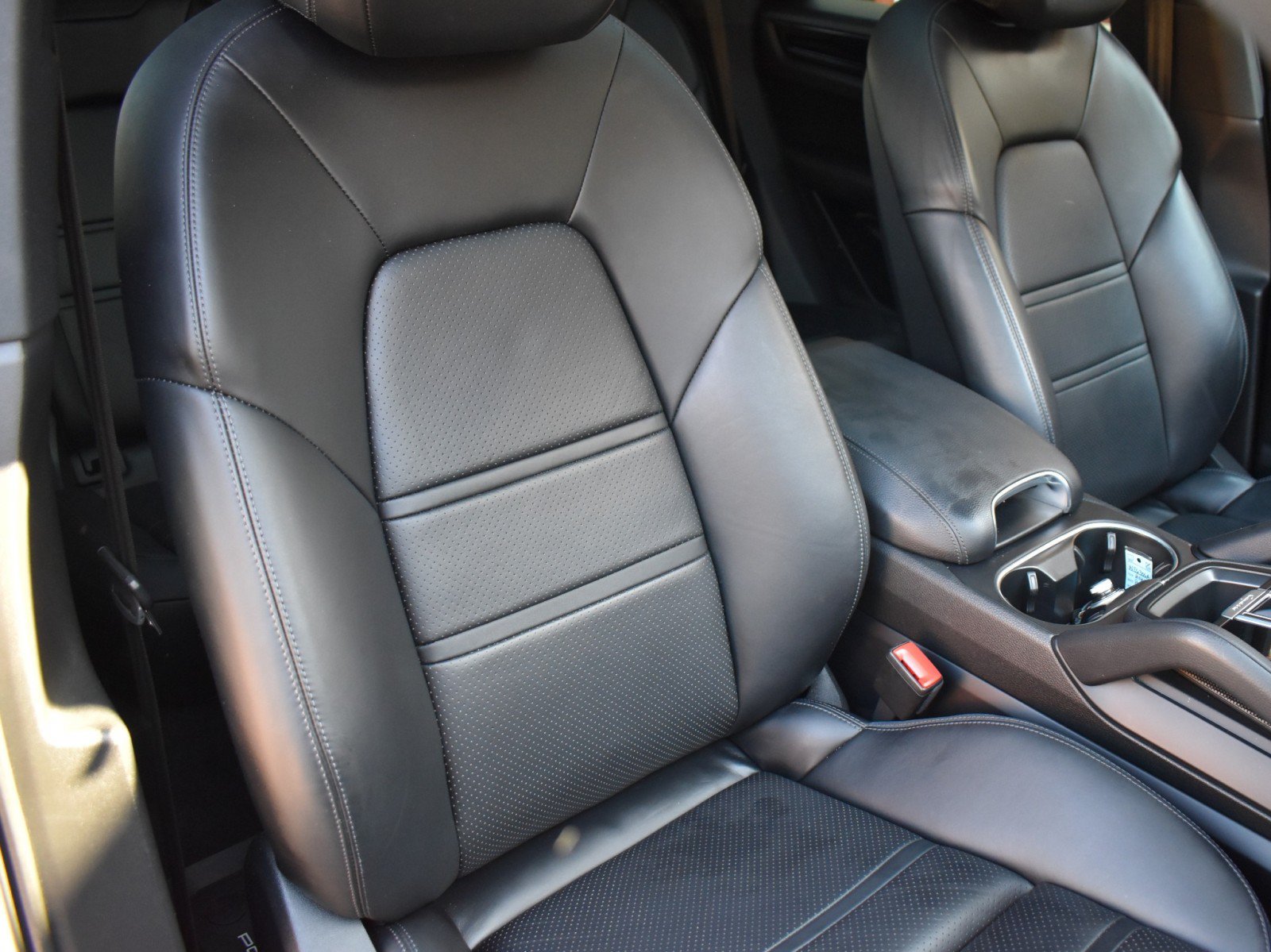 Used 2021 Porsche Cayenne Coupe AWD/4WD image 37