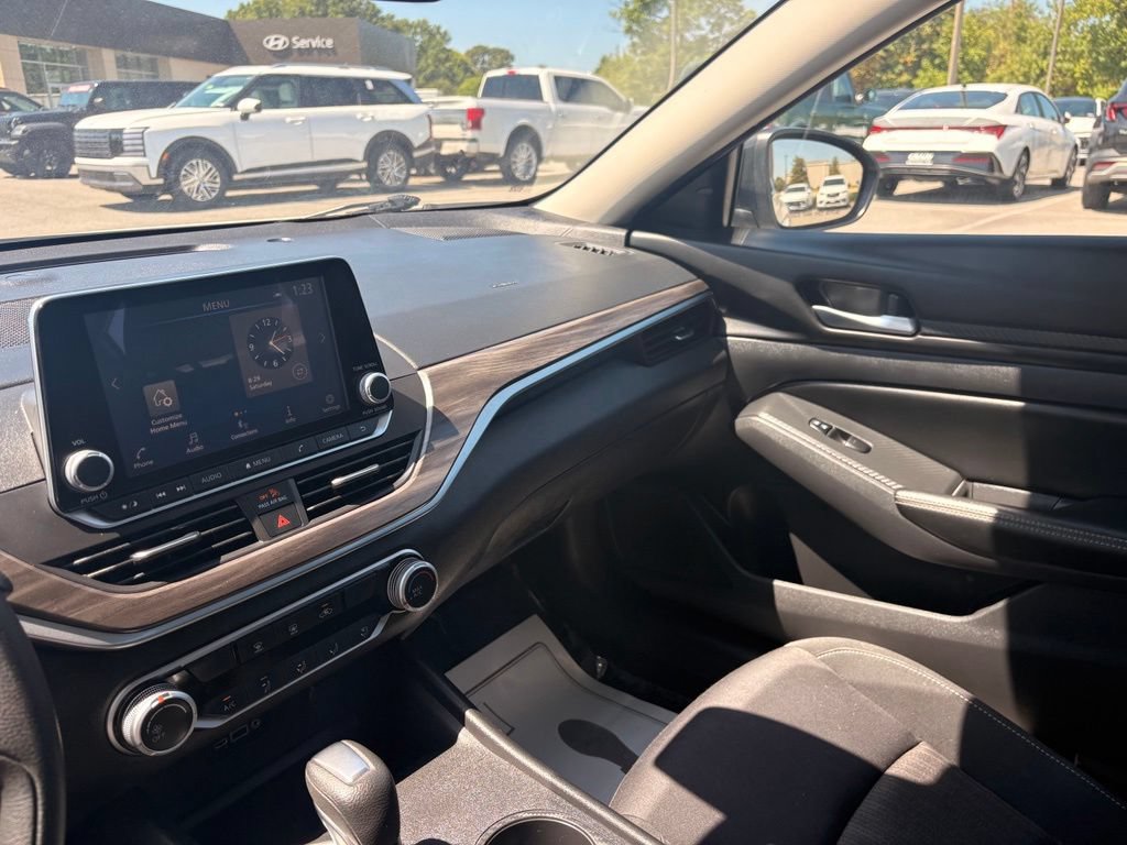 Used 2025 Nissan Altima 2.5 SV FWD image 20