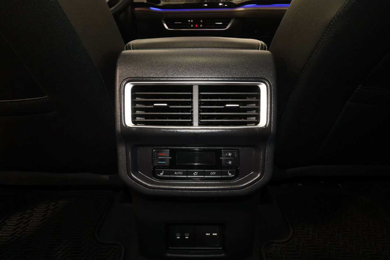 Used 2025 Volkswagen Atlas SEL AWD/4WD image 30