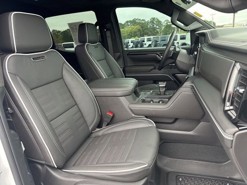 Used 2025 GMC Sierra 1500 AT4X image 31