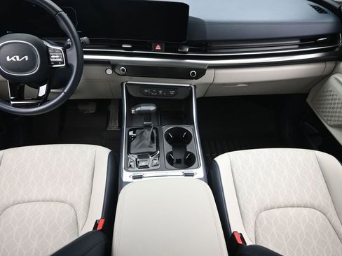 Used 2025 Kia Carnival SX w/ SX Dark Edition Package image 14