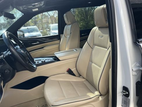 Used 2023 Cadillac Escalade ESV Premium Luxury RWD image 21
