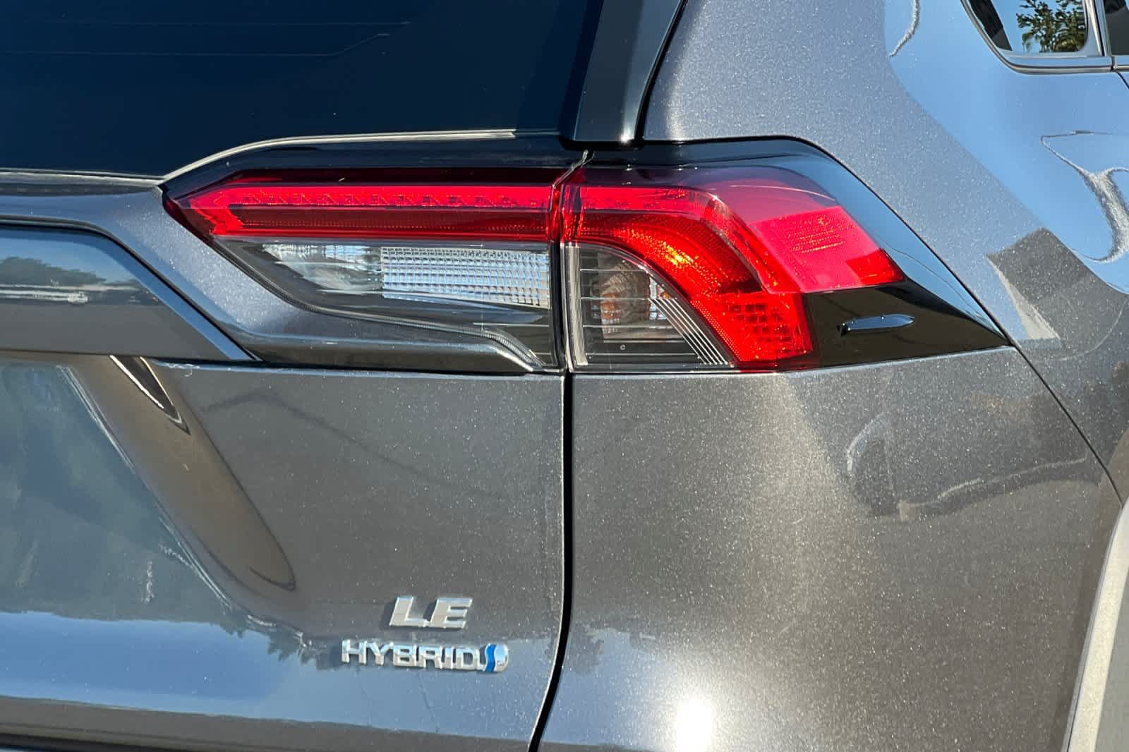 Certified 2022 Toyota RAV4 LE AWD/4WD image 31