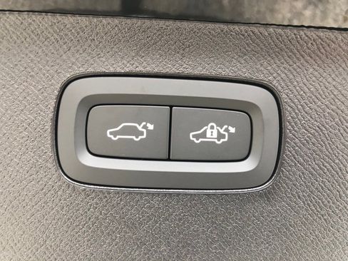 New 2026 Volvo XC90 B6 Plus w/ Protection Package Premier image 39