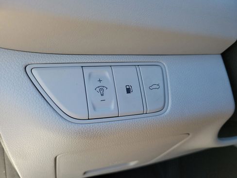 Used 2025 Genesis G70 2.5T image 38