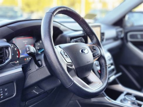 Used 2022 Ford Explorer XLT w/ Equipment Group 202A image 20