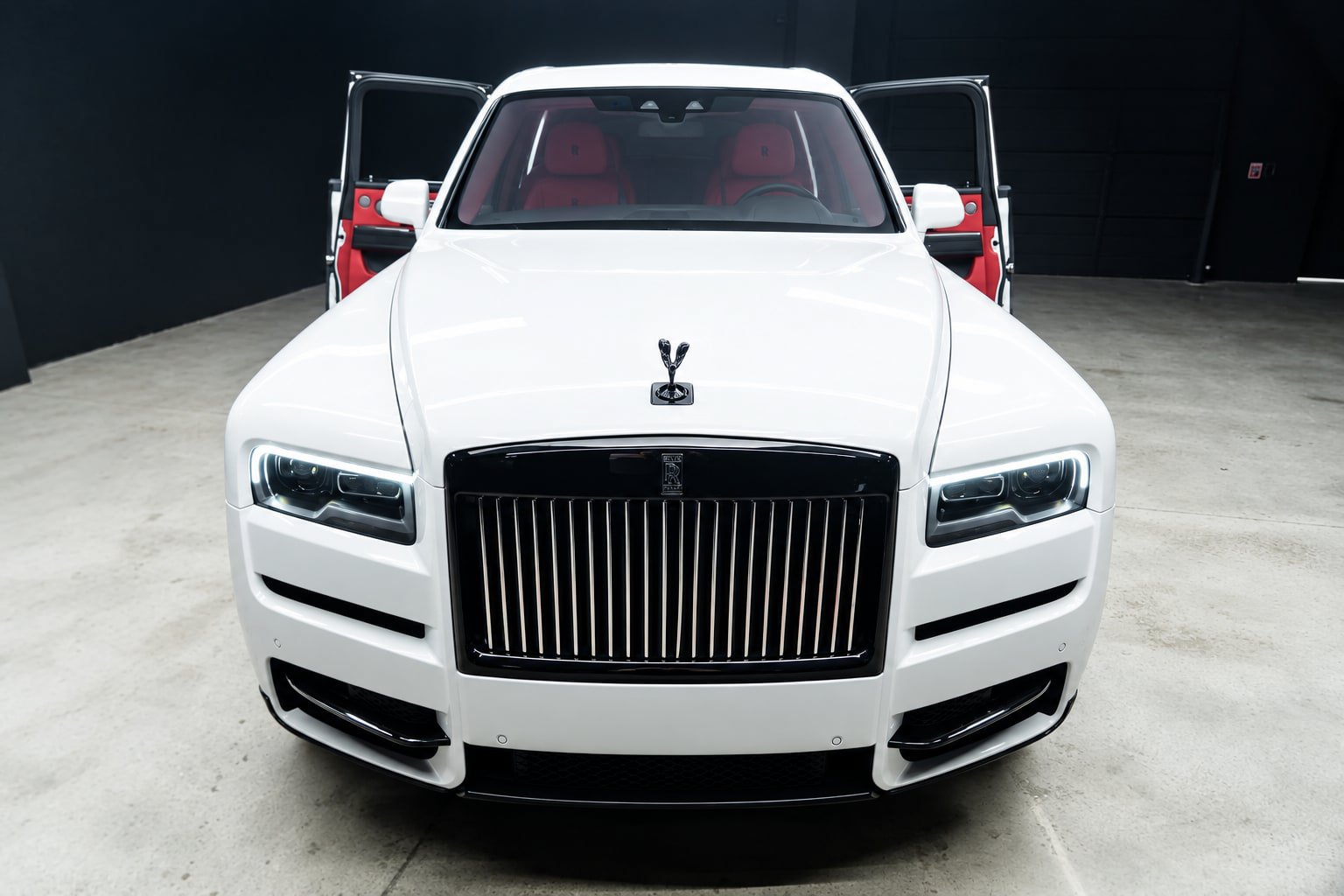 Used 2023 Rolls-Royce Cullinan Black Badge AWD/4WD image 4