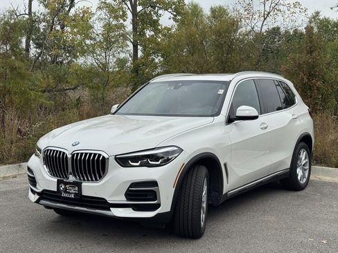 Used 2023 BMW X5 xDrive40i w/ Premium Package image 3
